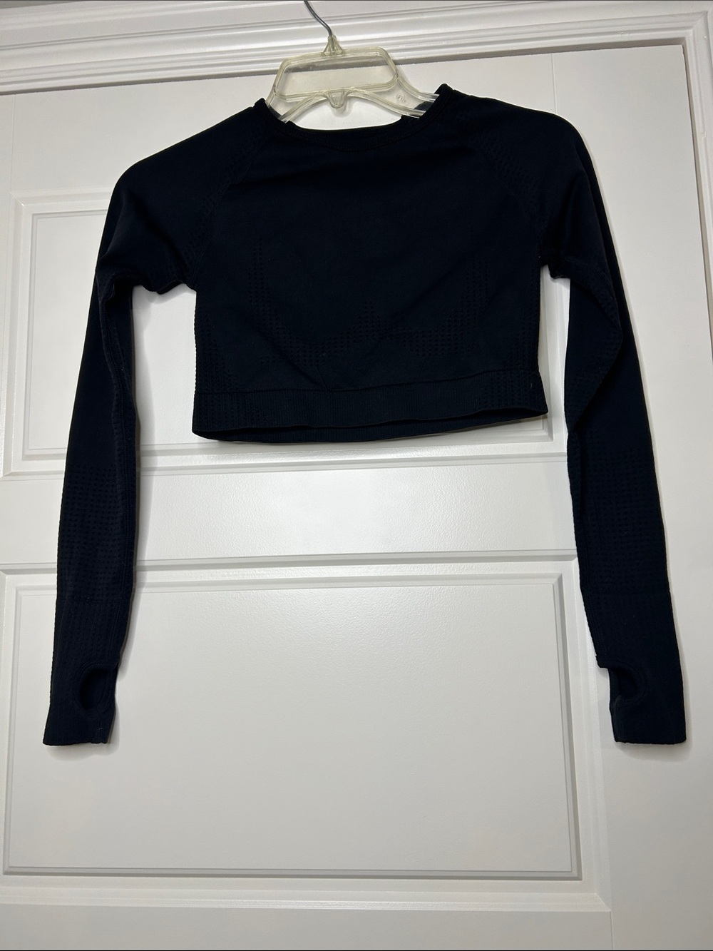 Black Long-Sleeve Cropped Performance Top - Women's